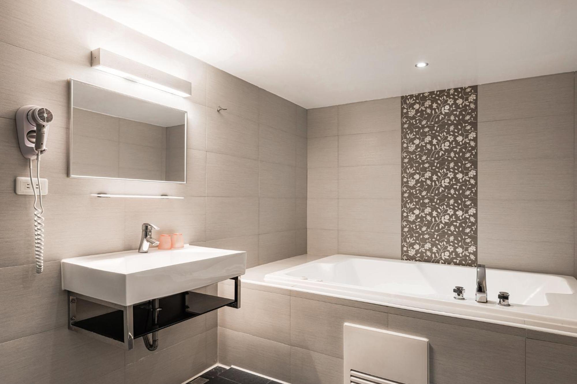 The Riverside Hotel Esthetics Kaohsiung Buitenkant foto