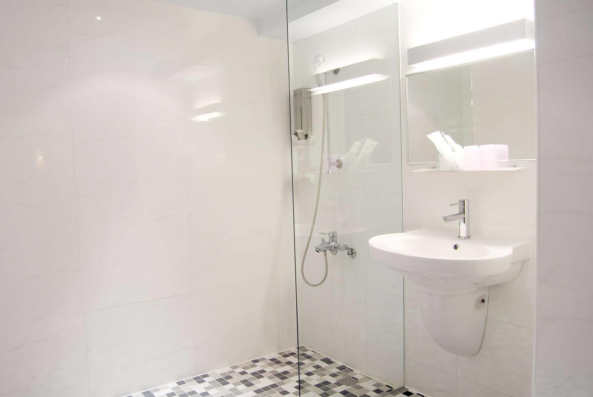 The Riverside Hotel Esthetics Kaohsiung Buitenkant foto